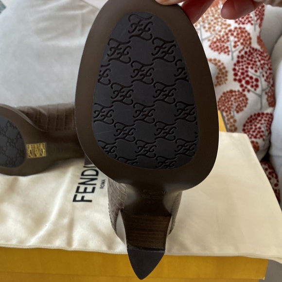 NIB Fendi Booties sz 37 (7) - Picture 6 of 6